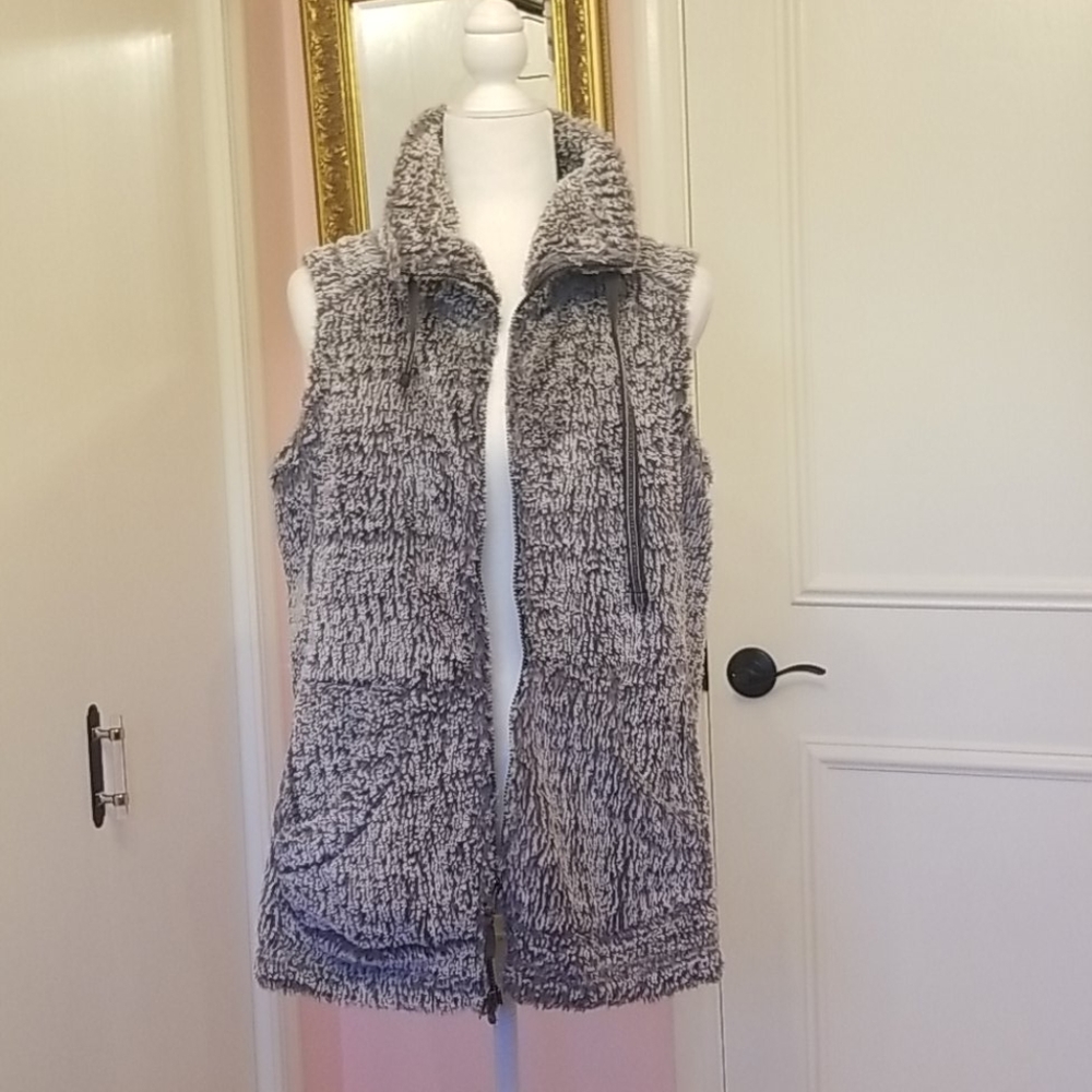 ROYAL ROBBINS grey fuzzy vest